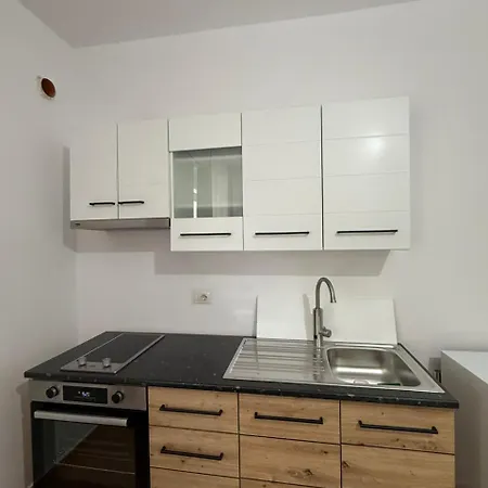 Koko * Golem (Tirana)